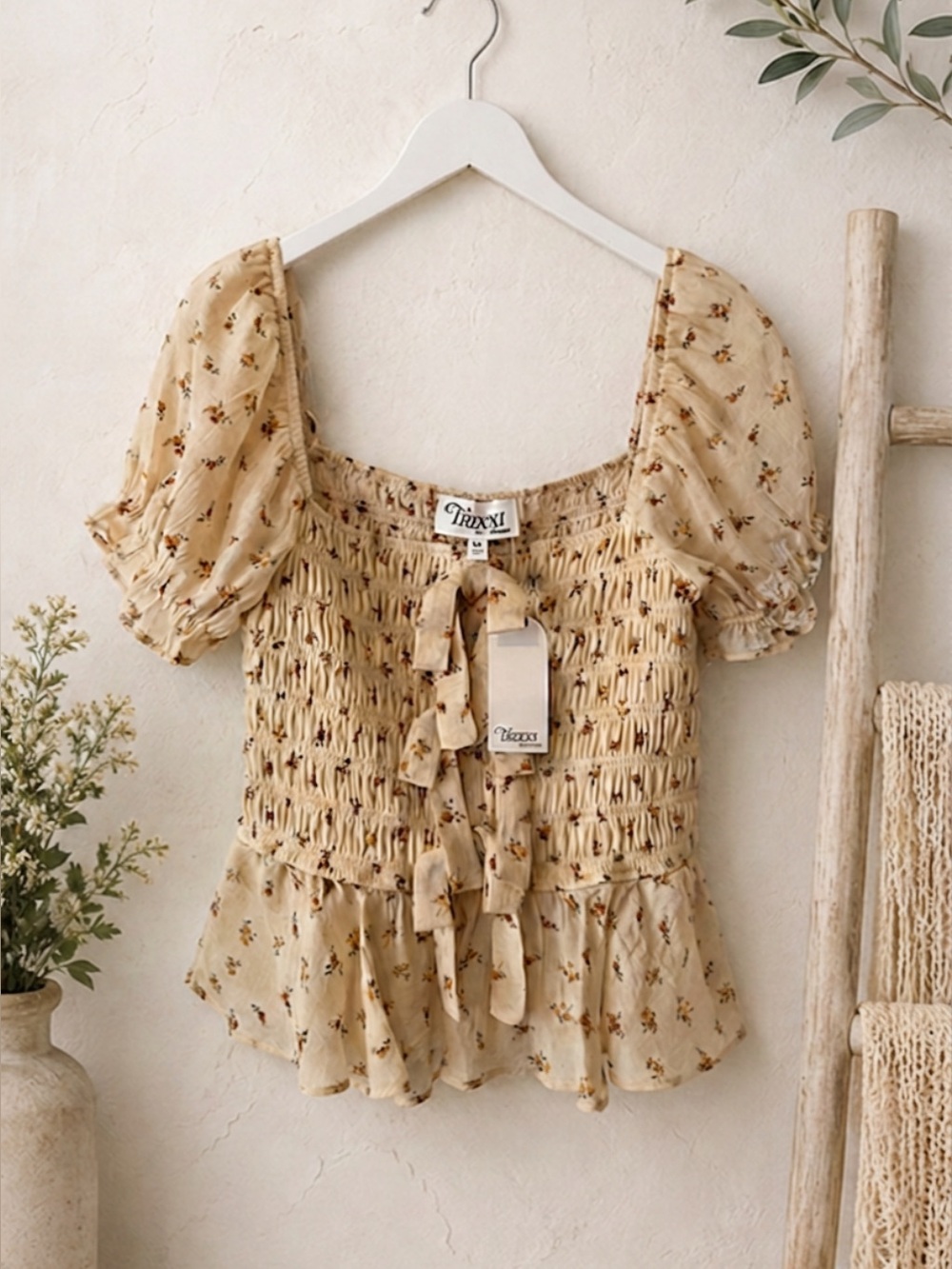 Trixxi NWT Cream Ditsy Floral Smocked Puff Sleeve Peplum Cottagecore Top M